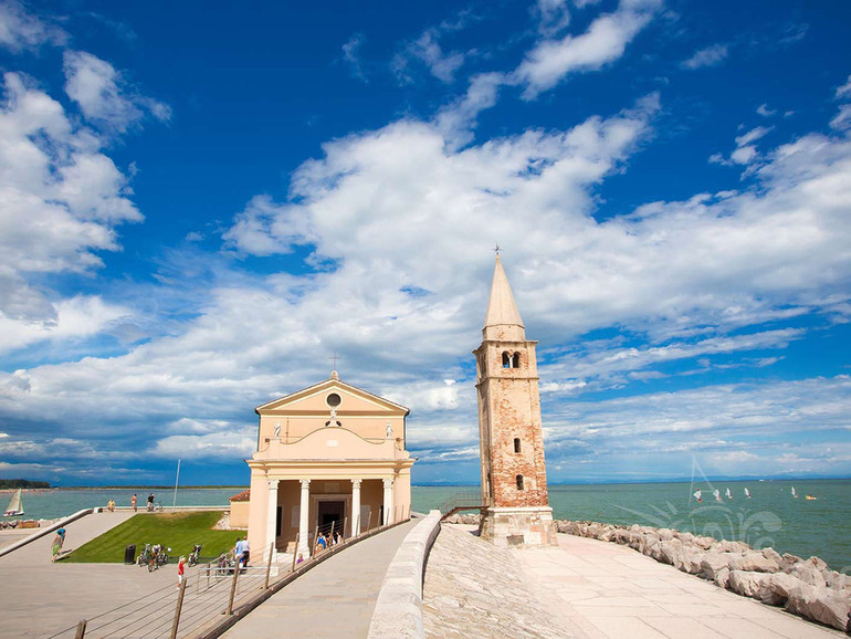 caorle-la-madonna-dell-angelo-tra-la-terra-e-il-mare_articleimage